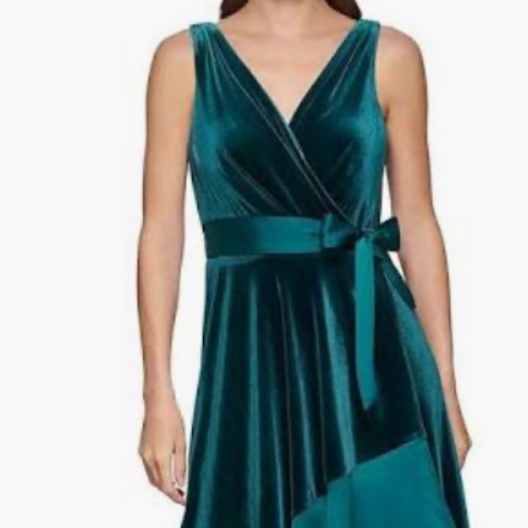 dkny emerald green dress DKNY Green Eyelet Dress, M – Second Serve Resale main image 0